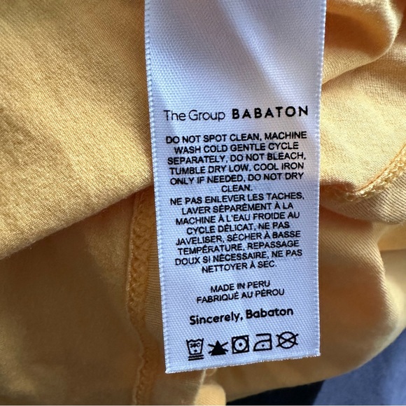 1X Aritzia BABATON V Neck Tee Shirt, Like New - Picture 5 of 6